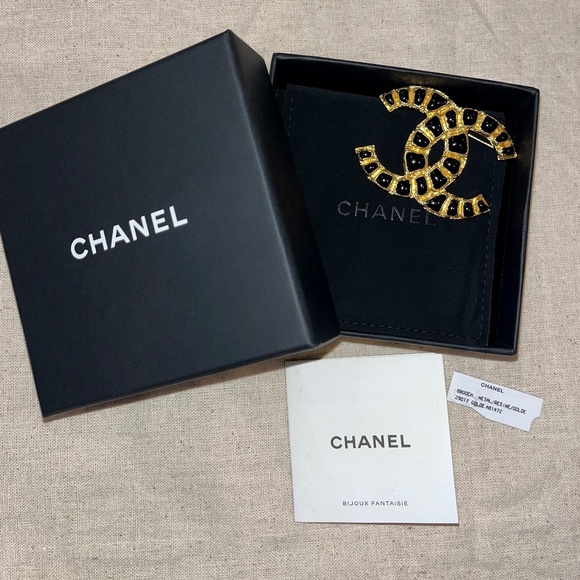 Chanel Gold Tone Black Enamel Patterned CC Pin Brooch - Picture 5 of 7